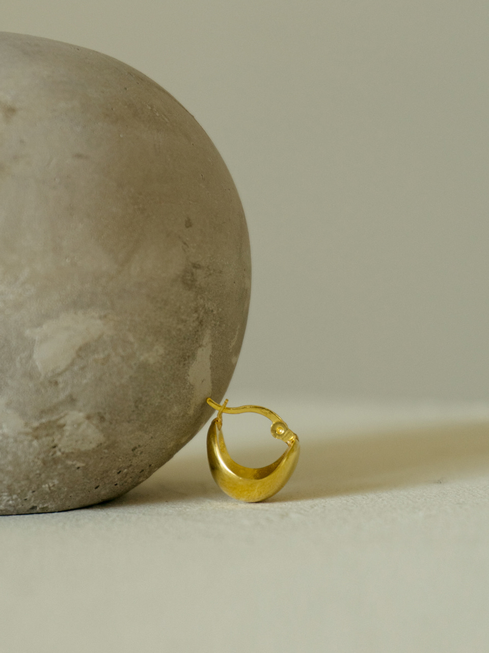 egg pearl shaped earring